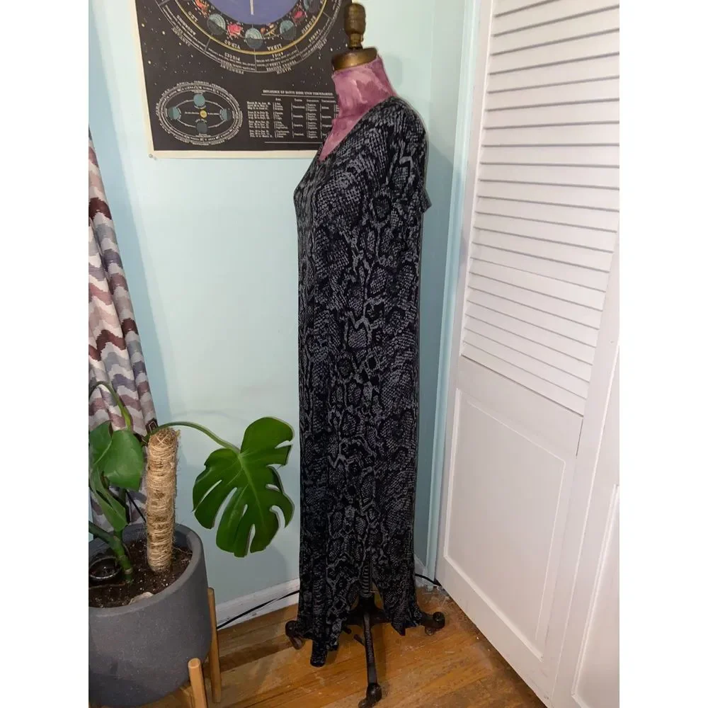 LuLaRoe Black & Gray Snake Print Short Sleeve Maxi Dress - M - Picture 3 of 6